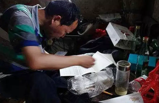 Cố chấp sống bám vào hào quang quá khứ, 'thiên tài toán học' Trung Quốc nhận về bi kịch cuối đời: 60 tuổi cô độc không vợ con, phải dựa vào trợ cấp 1,3 triệu mỗi tháng- Ảnh 4. Cố chấp sống bám vào hào quang quá khứ, 'thiên tài toán học' Trung Quốc nhận về bi kịch cuối đời: 60 tuổi cô độc không vợ con, phải dựa vào trợ cấp 1,3 triệu mỗi tháng- Ảnh 4.