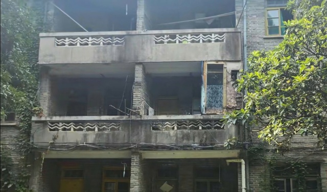 Sinh năm 1998, khởi nghiệp với mô hình chăm sóc lá chè giúp khách hàng, 25 tuổi sở hữu siêu xe hơn 20 tỷ đồng: ‘Sợ nghèo nên tôi không dám lười dù chỉ một giây’- Ảnh 2. Sinh năm 1998, khởi nghiệp với mô hình chăm sóc lá chè giúp khách hàng, 25 tuổi sở hữu siêu xe hơn 20 tỷ đồng: ‘Sợ nghèo nên tôi không dám lười dù chỉ một giây’- Ảnh 2.