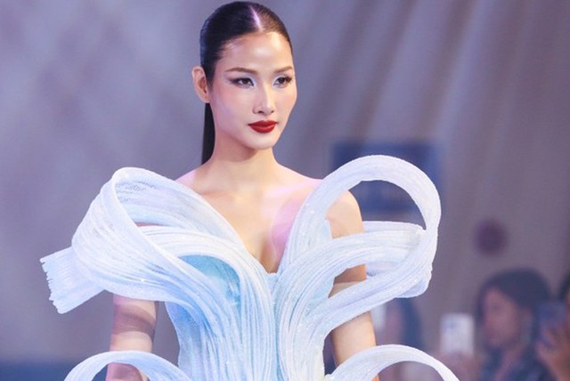 Phản ứng của Hoa hậu Bùi Quỳnh Hoa trước nghi vấn bị Hoàng Thùy hất khỏi vị trí vedette- Ảnh 5. Phản ứng của Hoa hậu Bùi Quỳnh Hoa trước nghi vấn bị Hoàng Thùy hất khỏi vị trí vedette- Ảnh 5.