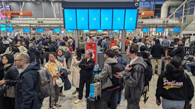 Toàn cảnh sự cố màn hình xanh gây náo loạn cả thế giới: Hàng ngàn chuyến bay bị huỷ, bệnh viện, công ty, dịch vụ khắp nơi tê liệt- Ảnh 5. Toàn cảnh sự cố màn hình xanh gây náo loạn cả thế giới: Hàng ngàn chuyến bay bị huỷ, bệnh viện, công ty, dịch vụ khắp nơi tê liệt- Ảnh 5.