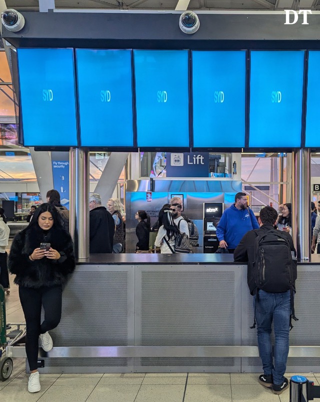 Toàn cảnh sự cố màn hình xanh gây náo loạn cả thế giới: Hàng ngàn chuyến bay bị huỷ, bệnh viện, công ty, dịch vụ khắp nơi tê liệt- Ảnh 2. Toàn cảnh sự cố màn hình xanh gây náo loạn cả thế giới: Hàng ngàn chuyến bay bị huỷ, bệnh viện, công ty, dịch vụ khắp nơi tê liệt- Ảnh 2.