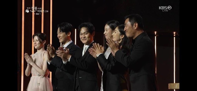 Kết quả giải truyền hình Rồng Xanh 2024: Park Bo Young lên ngôi Thị hậu, Daesang danh giá thuộc về cái tên quá xứng đáng- Ảnh 1. Kết quả giải truyền hình Rồng Xanh 2024: Park Bo Young lên ngôi Thị hậu, Daesang danh giá thuộc về cái tên quá xứng đáng- Ảnh 1.