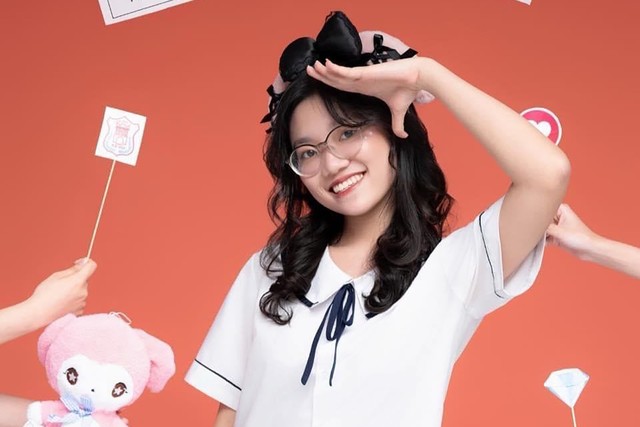 "Trung bình" các nữ học bá thi tốt nghiệp THPT năm nay: Giỏi chưa đủ, còn xinh!- Ảnh 9. "Trung bình" các nữ học bá thi tốt nghiệp THPT năm nay: Giỏi chưa đủ, còn xinh!- Ảnh 9.