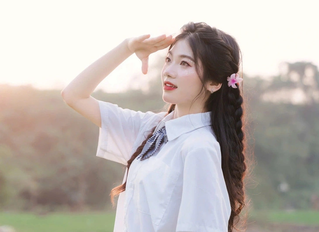 "Trung bình" các nữ học bá thi tốt nghiệp THPT năm nay: Giỏi chưa đủ, còn xinh!- Ảnh 6. "Trung bình" các nữ học bá thi tốt nghiệp THPT năm nay: Giỏi chưa đủ, còn xinh!- Ảnh 6.