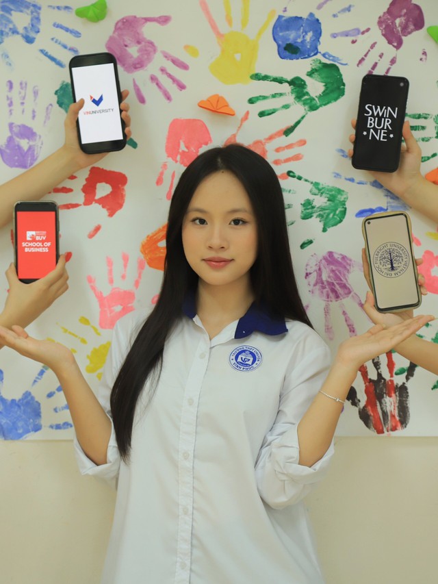 "Trung bình" các nữ học bá thi tốt nghiệp THPT năm nay: Giỏi chưa đủ, còn xinh!- Ảnh 3. "Trung bình" các nữ học bá thi tốt nghiệp THPT năm nay: Giỏi chưa đủ, còn xinh!- Ảnh 3.
