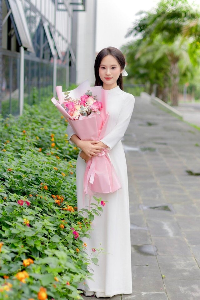 "Trung bình" các nữ học bá thi tốt nghiệp THPT năm nay: Giỏi chưa đủ, còn xinh!- Ảnh 1. "Trung bình" các nữ học bá thi tốt nghiệp THPT năm nay: Giỏi chưa đủ, còn xinh!- Ảnh 1.