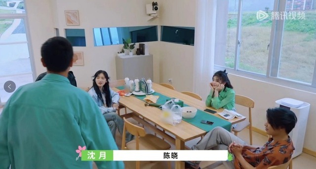 Phản ứng của Trần Nghiên Hy khi được hỏi về Trần Hiểu trên sóng truyền hình- Ảnh 2. Phản ứng của Trần Nghiên Hy khi được hỏi về Trần Hiểu trên sóng truyền hình- Ảnh 2.