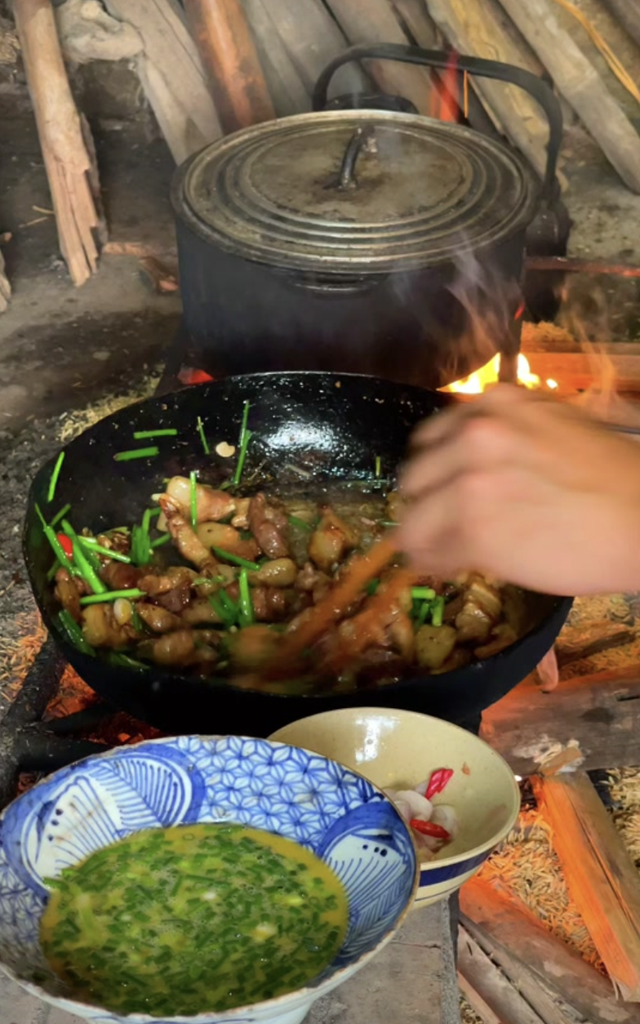 Ở thành phố thèm cơm nhà mẹ nấu, các thanh niên dọn về quê: Sáng làm vườn, chiều vào bếp “nổi lửa”- Ảnh 14. Ở thành phố thèm cơm nhà mẹ nấu, các thanh niên dọn về quê: Sáng làm vườn, chiều vào bếp “nổi lửa”- Ảnh 14.