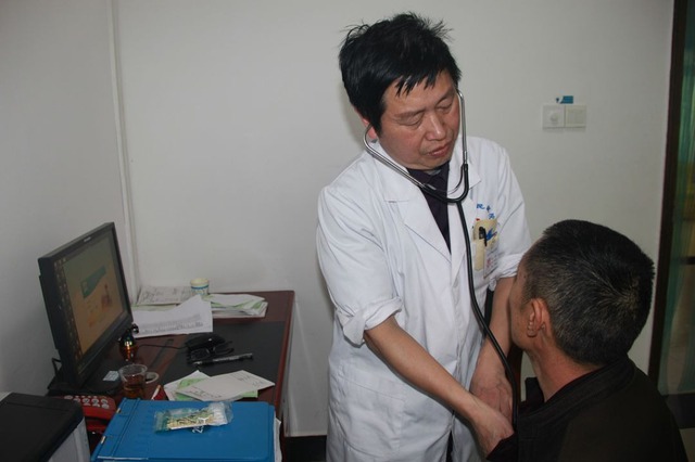 Ông lão hàng xóm đột ngột qua đời sau khi vay gần 200 triệu chữa bệnh, cách xử lý của cậu con trai làm tôi sững sờ- Ảnh 1. Ông lão hàng xóm đột ngột qua đời sau khi vay gần 200 triệu chữa bệnh, cách xử lý của cậu con trai làm tôi sững sờ- Ảnh 1.