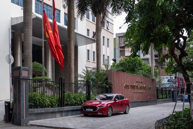 Phố phường Hà Nội treo cờ rủ tưởng niệm cố Tổng Bí thư Nguyễn Phú Trọng- Ảnh 10. Phố phường Hà Nội treo cờ rủ tưởng niệm cố Tổng Bí thư Nguyễn Phú Trọng- Ảnh 10.