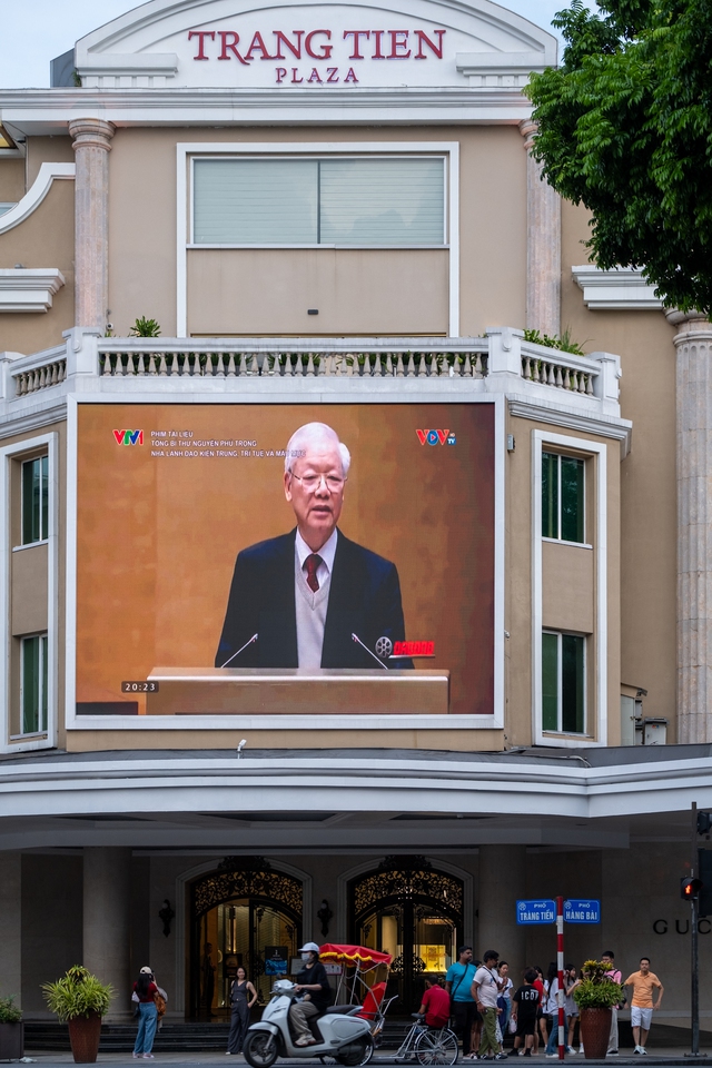 Phố phường Hà Nội treo cờ rủ tưởng niệm cố Tổng Bí thư Nguyễn Phú Trọng- Ảnh 2. Phố phường Hà Nội treo cờ rủ tưởng niệm cố Tổng Bí thư Nguyễn Phú Trọng- Ảnh 2.