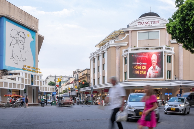 Phố phường Hà Nội treo cờ rủ tưởng niệm cố Tổng Bí thư Nguyễn Phú Trọng- Ảnh 3. Phố phường Hà Nội treo cờ rủ tưởng niệm cố Tổng Bí thư Nguyễn Phú Trọng- Ảnh 3.