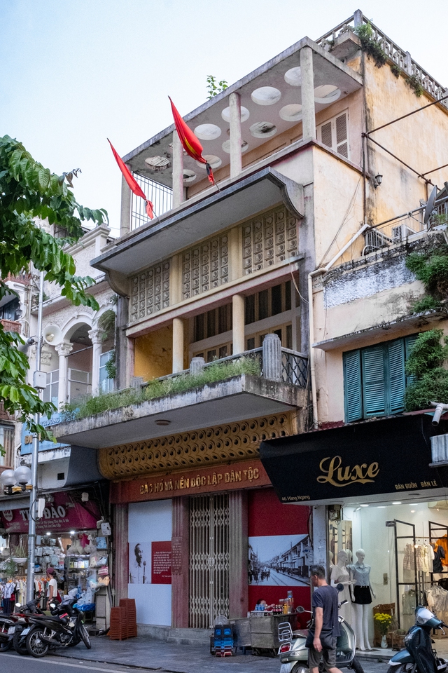 Phố phường Hà Nội treo cờ rủ tưởng niệm cố Tổng Bí thư Nguyễn Phú Trọng- Ảnh 5. Phố phường Hà Nội treo cờ rủ tưởng niệm cố Tổng Bí thư Nguyễn Phú Trọng- Ảnh 5.