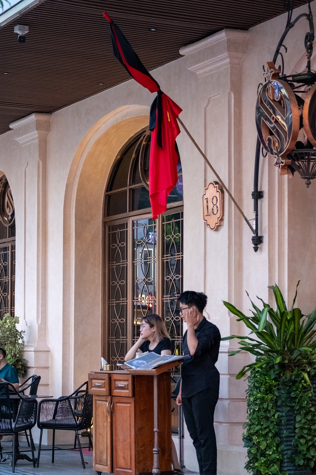 Phố phường Hà Nội treo cờ rủ tưởng niệm cố Tổng Bí thư Nguyễn Phú Trọng- Ảnh 14. Phố phường Hà Nội treo cờ rủ tưởng niệm cố Tổng Bí thư Nguyễn Phú Trọng- Ảnh 14.