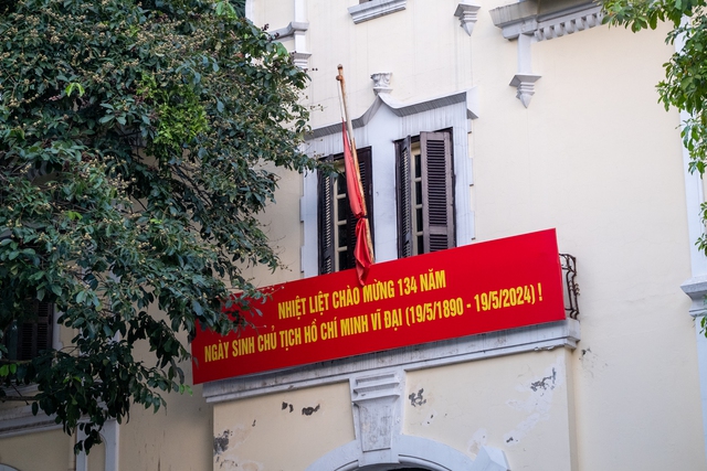 Phố phường Hà Nội treo cờ rủ tưởng niệm cố Tổng Bí thư Nguyễn Phú Trọng- Ảnh 8. Phố phường Hà Nội treo cờ rủ tưởng niệm cố Tổng Bí thư Nguyễn Phú Trọng- Ảnh 8.