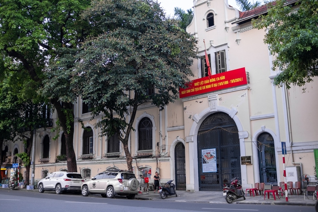 Phố phường Hà Nội treo cờ rủ tưởng niệm cố Tổng Bí thư Nguyễn Phú Trọng- Ảnh 7. Phố phường Hà Nội treo cờ rủ tưởng niệm cố Tổng Bí thư Nguyễn Phú Trọng- Ảnh 7.