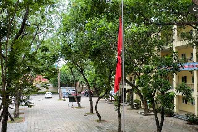 Phố phường Hà Nội treo cờ rủ tưởng niệm cố Tổng Bí thư Nguyễn Phú Trọng- Ảnh 11. Phố phường Hà Nội treo cờ rủ tưởng niệm cố Tổng Bí thư Nguyễn Phú Trọng- Ảnh 11.