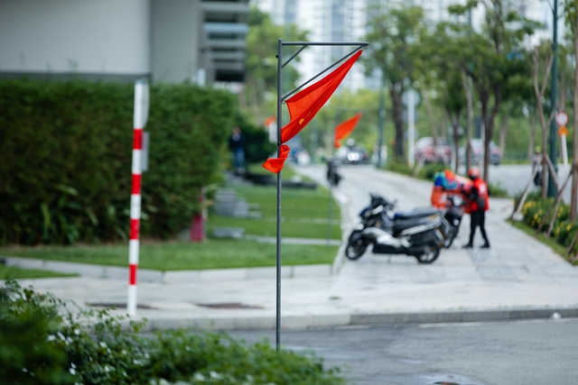 Các tòa nhà, đường phố ở TP.HCM treo cờ rủ tưởng niệm Tổng Bí thư Nguyễn Phú Trọng- Ảnh 7. Các tòa nhà, đường phố ở TP.HCM treo cờ rủ tưởng niệm Tổng Bí thư Nguyễn Phú Trọng- Ảnh 7.