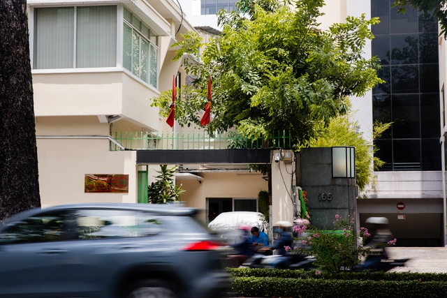 Các tòa nhà, đường phố ở TP.HCM treo cờ rủ tưởng niệm Tổng Bí thư Nguyễn Phú Trọng- Ảnh 2. Các tòa nhà, đường phố ở TP.HCM treo cờ rủ tưởng niệm Tổng Bí thư Nguyễn Phú Trọng- Ảnh 2.