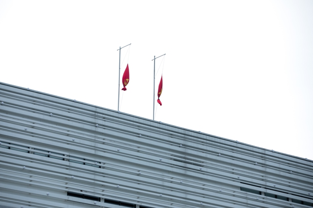 Các tòa nhà, đường phố ở TP.HCM treo cờ rủ tưởng niệm Tổng Bí thư Nguyễn Phú Trọng- Ảnh 20. Các tòa nhà, đường phố ở TP.HCM treo cờ rủ tưởng niệm Tổng Bí thư Nguyễn Phú Trọng- Ảnh 20.