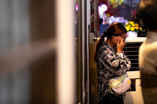 Người dân TP.HCM bật khóc trước di ảnh Tổng Bí thư Nguyễn Phú Trọng tại chùa Vĩnh Nghiêm- Ảnh 2. Người dân TP.HCM bật khóc trước di ảnh Tổng Bí thư Nguyễn Phú Trọng tại chùa Vĩnh Nghiêm- Ảnh 2.