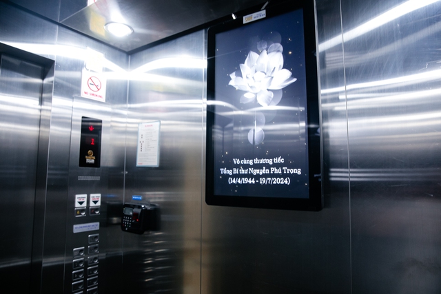 Các tòa nhà, đường phố ở TP.HCM treo cờ rủ tưởng niệm Tổng Bí thư Nguyễn Phú Trọng- Ảnh 22. Các tòa nhà, đường phố ở TP.HCM treo cờ rủ tưởng niệm Tổng Bí thư Nguyễn Phú Trọng- Ảnh 22.