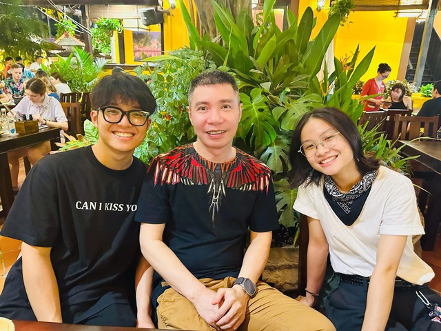 Con trai NS Công Lý gây chú ý với ngoại hình khác lạ trên sóng truyền hình- Ảnh 7. Con trai NS Công Lý gây chú ý với ngoại hình khác lạ trên sóng truyền hình- Ảnh 7.