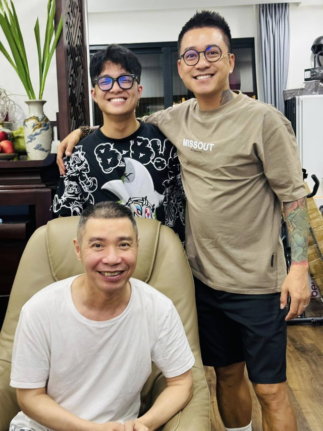 Con trai NS Công Lý gây chú ý với ngoại hình khác lạ trên sóng truyền hình- Ảnh 6. Con trai NS Công Lý gây chú ý với ngoại hình khác lạ trên sóng truyền hình- Ảnh 6.