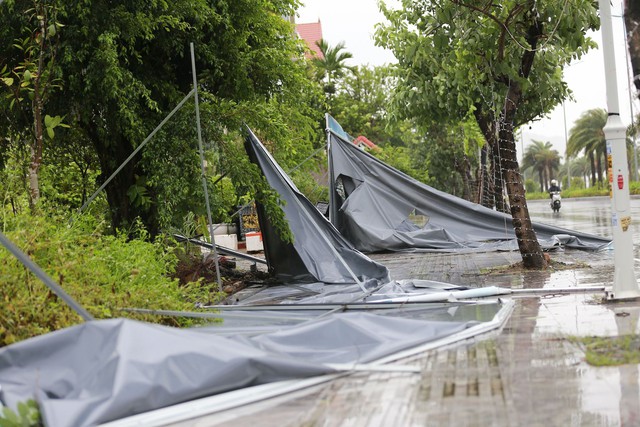 Những thiệt hại ban đầu khi bão số 2 đổ bộ Quảng Ninh- Ảnh 4. Những thiệt hại ban đầu khi bão số 2 đổ bộ Quảng Ninh- Ảnh 4.
