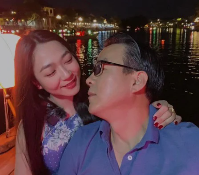 Hôn nhân ồn ào của ca sĩ Việt: Làm đám cưới sau 2 tháng quen, ly hôn trong âm thầm- Ảnh 10. Hôn nhân ồn ào của ca sĩ Việt: Làm đám cưới sau 2 tháng quen, ly hôn trong âm thầm- Ảnh 10.