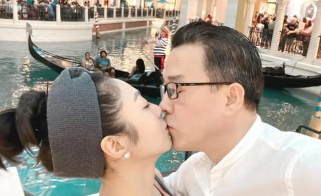 Hôn nhân ồn ào của ca sĩ Việt: Làm đám cưới sau 2 tháng quen, ly hôn trong âm thầm- Ảnh 8. Hôn nhân ồn ào của ca sĩ Việt: Làm đám cưới sau 2 tháng quen, ly hôn trong âm thầm- Ảnh 8.