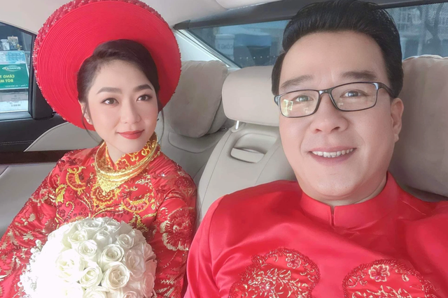 Hôn nhân ồn ào của ca sĩ Việt: Làm đám cưới sau 2 tháng quen, ly hôn trong âm thầm- Ảnh 1. Hôn nhân ồn ào của ca sĩ Việt: Làm đám cưới sau 2 tháng quen, ly hôn trong âm thầm- Ảnh 1.