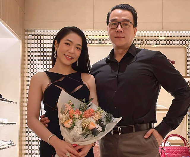 Hôn nhân ồn ào của ca sĩ Việt: Làm đám cưới sau 2 tháng quen, ly hôn trong âm thầm- Ảnh 6. Hôn nhân ồn ào của ca sĩ Việt: Làm đám cưới sau 2 tháng quen, ly hôn trong âm thầm- Ảnh 6.