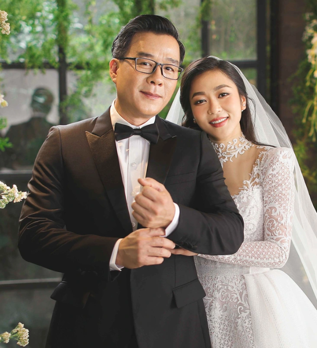Hôn nhân ồn ào của ca sĩ Việt: Làm đám cưới sau 2 tháng quen, ly hôn trong âm thầm- Ảnh 5. Hôn nhân ồn ào của ca sĩ Việt: Làm đám cưới sau 2 tháng quen, ly hôn trong âm thầm- Ảnh 5.