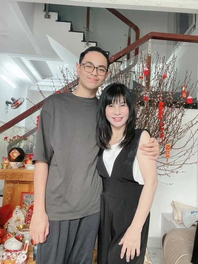 Cát Phượng tiết lộ cuộc sống hiện tại khó khăn, bị tấn công bởi người lạ- Ảnh 3. Cát Phượng tiết lộ cuộc sống hiện tại khó khăn, bị tấn công bởi người lạ- Ảnh 3.