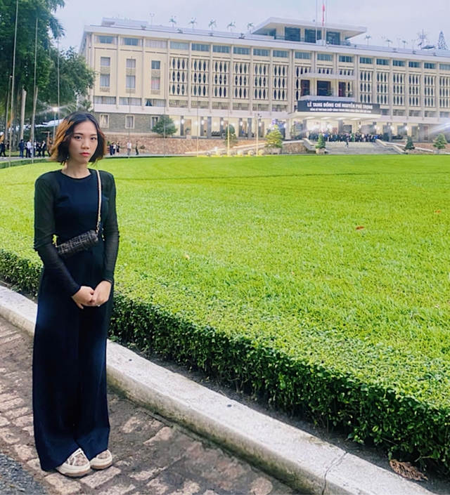 Nhiều nghệ sĩ lặng lẽ trong dòng người đến viếng, bày tỏ tiếc thương trước giờ phút tiễn biệt Tổng Bí thư Nguyễn Phú Trọng- Ảnh 6. Nhiều nghệ sĩ lặng lẽ trong dòng người đến viếng, bày tỏ tiếc thương trước giờ phút tiễn biệt Tổng Bí thư Nguyễn Phú Trọng- Ảnh 6.