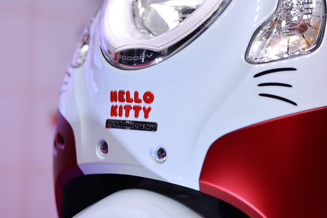 Honda Scoopy vừa có thêm bản Hello Kitty: Thiết kế đẹp lấn át SH Mode, giá chỉ hơn 40 triệu đồng- Ảnh 4. Honda Scoopy vừa có thêm bản Hello Kitty: Thiết kế đẹp lấn át SH Mode, giá chỉ hơn 40 triệu đồng- Ảnh 4.