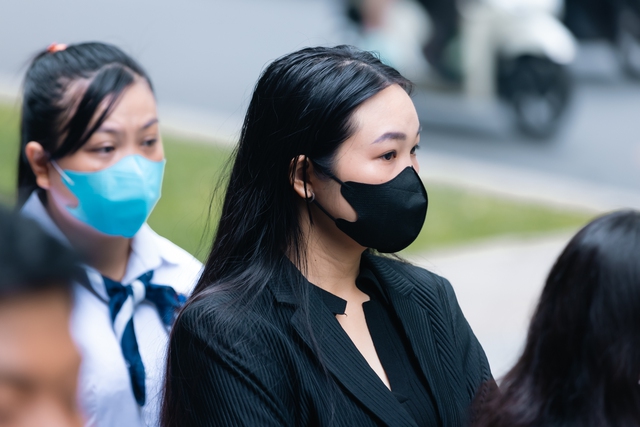 TP.HCM: Người dân xếp hàng dài từ 4h sáng chờ vào viếng Tổng Bí thư Nguyễn Phú Trọng- Ảnh 15. TP.HCM: Người dân xếp hàng dài từ 4h sáng chờ vào viếng Tổng Bí thư Nguyễn Phú Trọng- Ảnh 15.