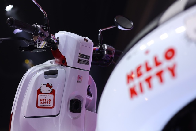 Honda Scoopy vừa có thêm bản Hello Kitty: Thiết kế đẹp lấn át SH Mode, giá chỉ hơn 40 triệu đồng- Ảnh 3. Honda Scoopy vừa có thêm bản Hello Kitty: Thiết kế đẹp lấn át SH Mode, giá chỉ hơn 40 triệu đồng- Ảnh 3.