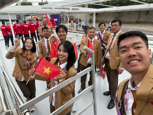 Đội hình Gen Z Việt cầm cờ, xuất hiện tại Olympic Paris 2024: Thành tích ngạo nghễ, visual sáng choang- Ảnh 2. Đội hình Gen Z Việt cầm cờ, xuất hiện tại Olympic Paris 2024: Thành tích ngạo nghễ, visual sáng choang- Ảnh 2.