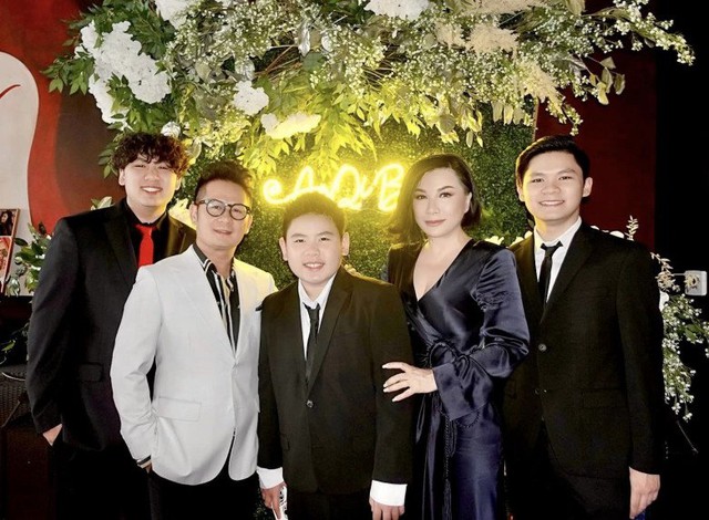Bằng Kiều nghẹn ngào xin lỗi trên sóng truyền hình- Ảnh 8. Bằng Kiều nghẹn ngào xin lỗi trên sóng truyền hình- Ảnh 8.