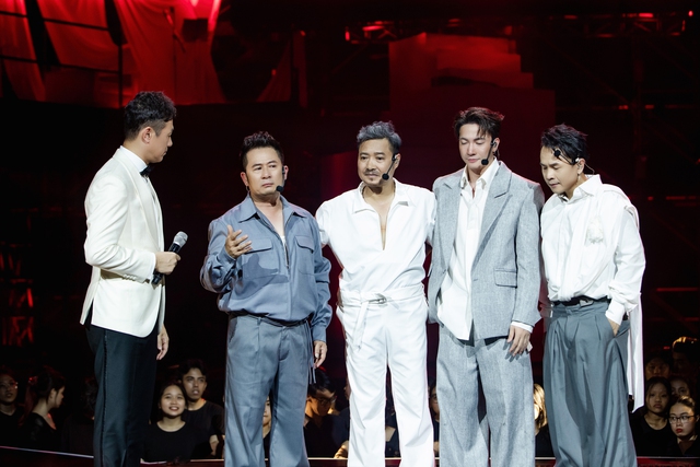 S.T Sơn Thạch khóc oà khi hoàn thành tâm nguyện của ba, Jun Phạm - Binz và dàn anh tài rơi nước mắt- Ảnh 10. S.T Sơn Thạch khóc oà khi hoàn thành tâm nguyện của ba, Jun Phạm - Binz và dàn anh tài rơi nước mắt- Ảnh 10.