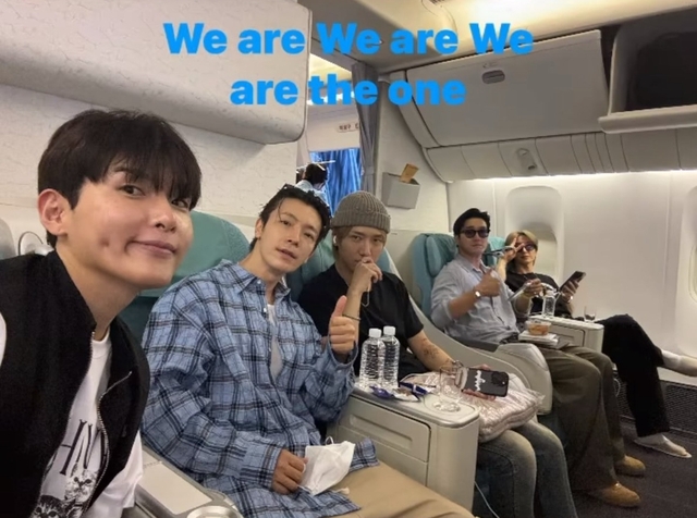 Super Junior đổ bộ Tân Sơn Nhất: Leeteuk cực phong độ, tân lang Ryeowook siêu "hack tuổi"- Ảnh 1. Super Junior đổ bộ Tân Sơn Nhất: Leeteuk cực phong độ, tân lang Ryeowook siêu "hack tuổi"- Ảnh 1.