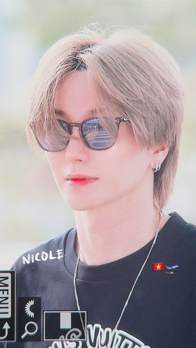 Super Junior đổ bộ Tân Sơn Nhất: Leeteuk cực phong độ, tân lang Ryeowook siêu "hack tuổi"- Ảnh 3. Super Junior đổ bộ Tân Sơn Nhất: Leeteuk cực phong độ, tân lang Ryeowook siêu "hack tuổi"- Ảnh 3.