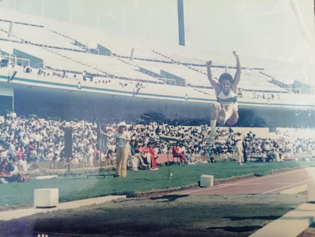 Những bê bối chấn động lịch sử Olympic: Sao nữ đuổi đồng đội ra khỏi phòng để "làm chuyện ấy", chị em sinh đôi mạo danh nhau, trọng tài bị đá dã man!- Ảnh 6. Những bê bối chấn động lịch sử Olympic: Sao nữ đuổi đồng đội ra khỏi phòng để "làm chuyện ấy", chị em sinh đôi mạo danh nhau, trọng tài bị đá dã man!- Ảnh 6.
