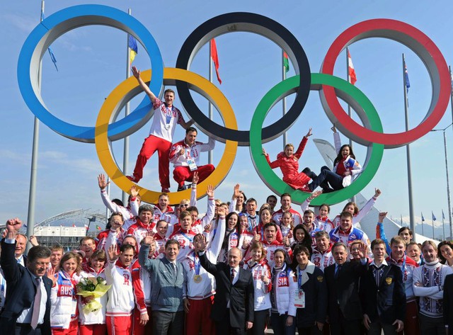 Những bê bối chấn động lịch sử Olympic: Sao nữ đuổi đồng đội ra khỏi phòng để "làm chuyện ấy", chị em sinh đôi mạo danh nhau, trọng tài bị đá dã man!- Ảnh 15. Những bê bối chấn động lịch sử Olympic: Sao nữ đuổi đồng đội ra khỏi phòng để "làm chuyện ấy", chị em sinh đôi mạo danh nhau, trọng tài bị đá dã man!- Ảnh 15.