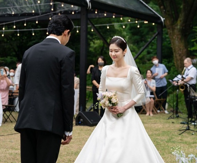 Jang Nara: Mỹ nhân hack tuổi bị fan Trung Quốc "ghim" 15 năm, nghi hẹn hò loạt tài tử trước khi "hạ cánh" bên chồng trẻ- Ảnh 9. Jang Nara: Mỹ nhân hack tuổi bị fan Trung Quốc "ghim" 15 năm, nghi hẹn hò loạt tài tử trước khi "hạ cánh" bên chồng trẻ- Ảnh 9.