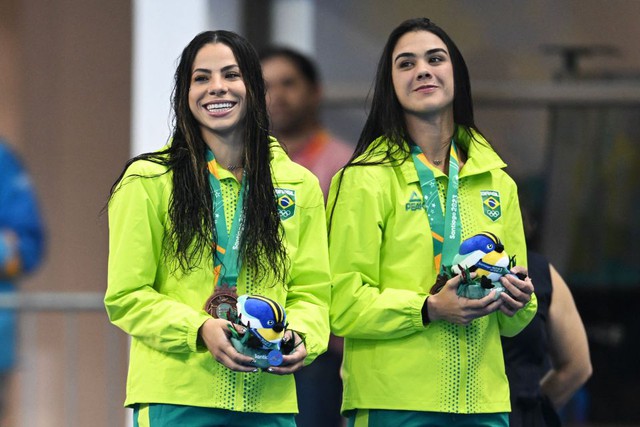 Những bê bối chấn động lịch sử Olympic: Sao nữ đuổi đồng đội ra khỏi phòng để "làm chuyện ấy", chị em sinh đôi mạo danh nhau, trọng tài bị đá dã man!- Ảnh 3. Những bê bối chấn động lịch sử Olympic: Sao nữ đuổi đồng đội ra khỏi phòng để "làm chuyện ấy", chị em sinh đôi mạo danh nhau, trọng tài bị đá dã man!- Ảnh 3.