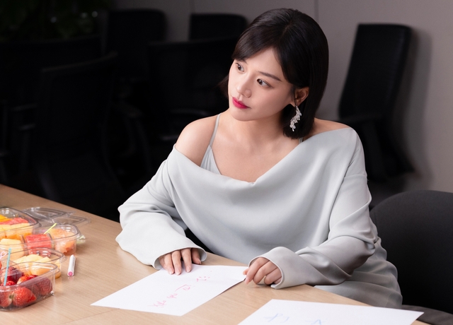 Mỹ nhân bị bạn học bắt uống nước lau nhà, phải vào viện tâm thần bây giờ ra sao?- Ảnh 1. Mỹ nhân bị bạn học bắt uống nước lau nhà, phải vào viện tâm thần bây giờ ra sao?- Ảnh 1.