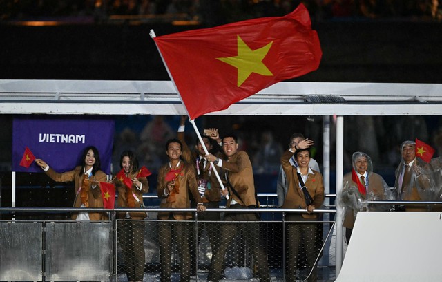 Lê Đức Phát - Gen Z cầm cờ Việt Nam tại Olympic lại khiến dân tình nức lòng: Ăn mừng kiểu người lính cảm xúc khi chiến thắng "out trình" - Ảnh 3. Lê Đức Phát - Gen Z cầm cờ Việt Nam tại Olympic lại khiến dân tình nức lòng: Ăn mừng kiểu người lính cảm xúc khi chiến thắng "out trình" - Ảnh 3.